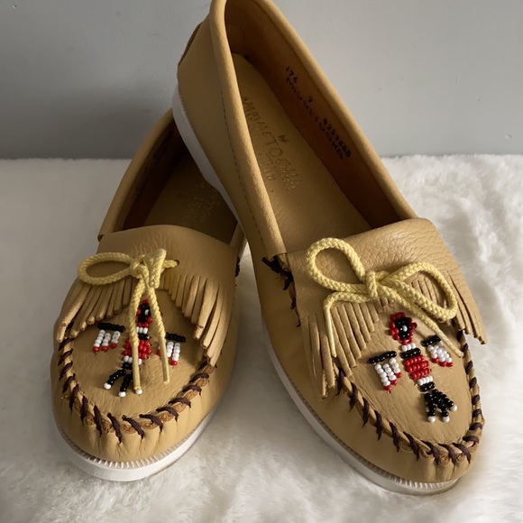 Minnetonka Shoes - Minnetonka Moccasin Thunderbird Nat Leather